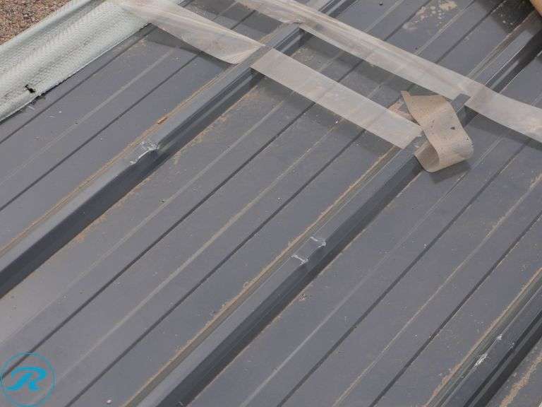 (100) New Sheets SKLP SKL100 Galvalume Steel Siding/Roofing, 12' (Top Panel Damaged) - Roller Auctions