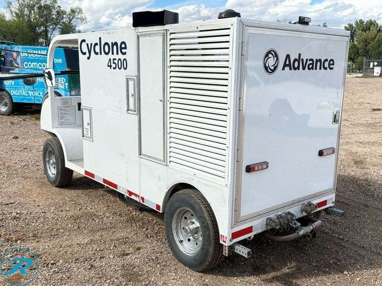 2011 Advance Cyclone 4500 4WS Ride-On Floor Scrubber/Pressure Washer - Roller Auctions