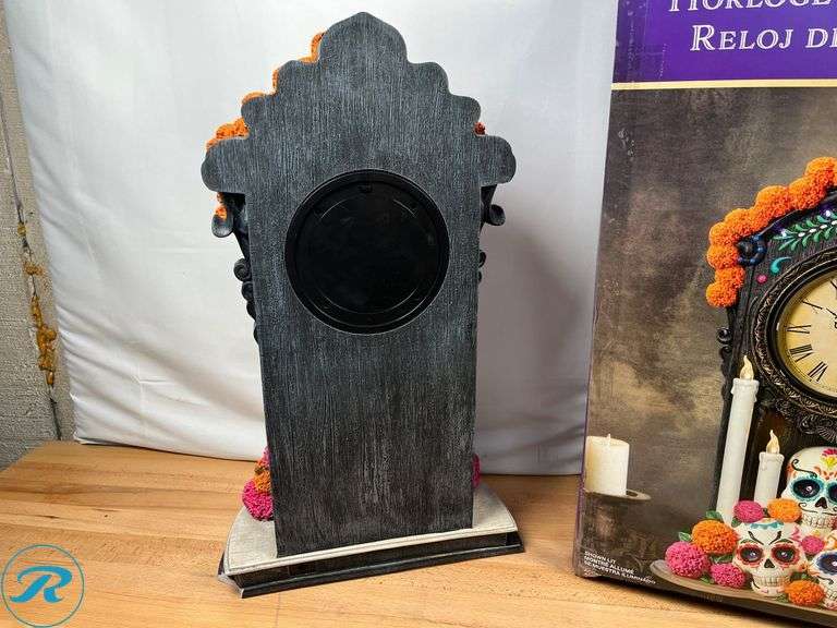 Day Of The Dead Clock - Like New/Clock Hands Fallen Off/Chipped - Roller Auctions