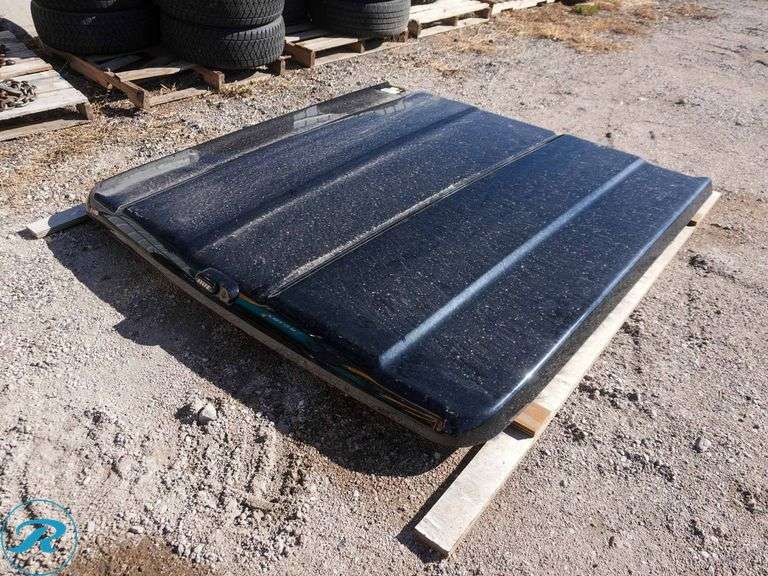 ARE 6' Truck Bed Tonneau Cover - Roller Auctions