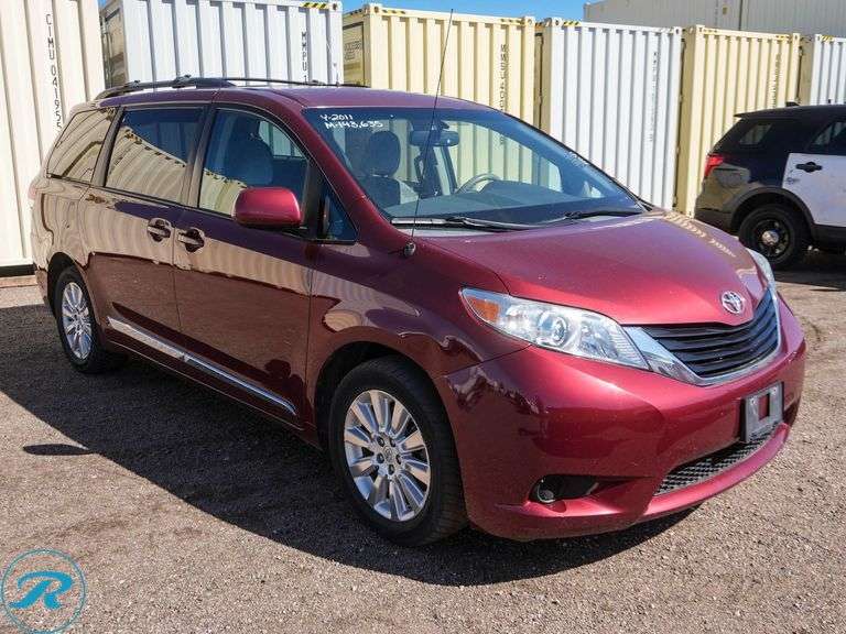 2011  Toyota  Sienna  AWD  Passenger Van - Roller Auctions
