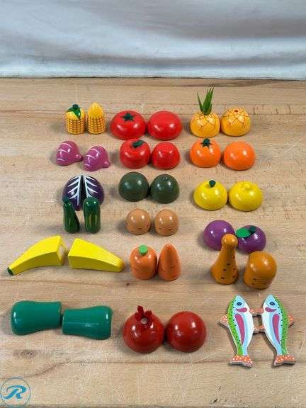 KidKraft: Chop It Up 52-Piece Wooden Play Food Set- Like New/ No Box; STMT: D.I.Y. Glitz N Glam Jewelry Studio- New - Roller Auctions