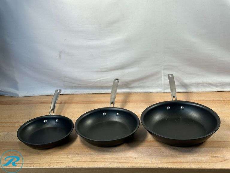 Kirkland Signature: Hard Anodized Skillets 3-piece- Like New; MiU: Stainless Steel Wok- Like New - Roller Auctions