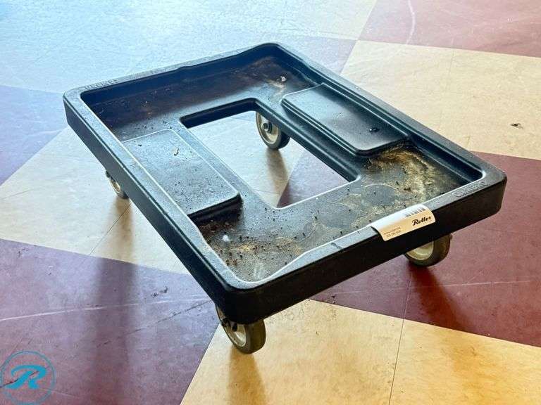 Cambro Plastic Equipment Dolly with Swivel Casters