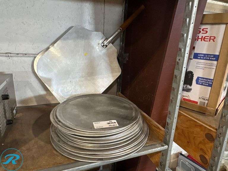 Aluminum Pizza Trays and Pizza Peel
