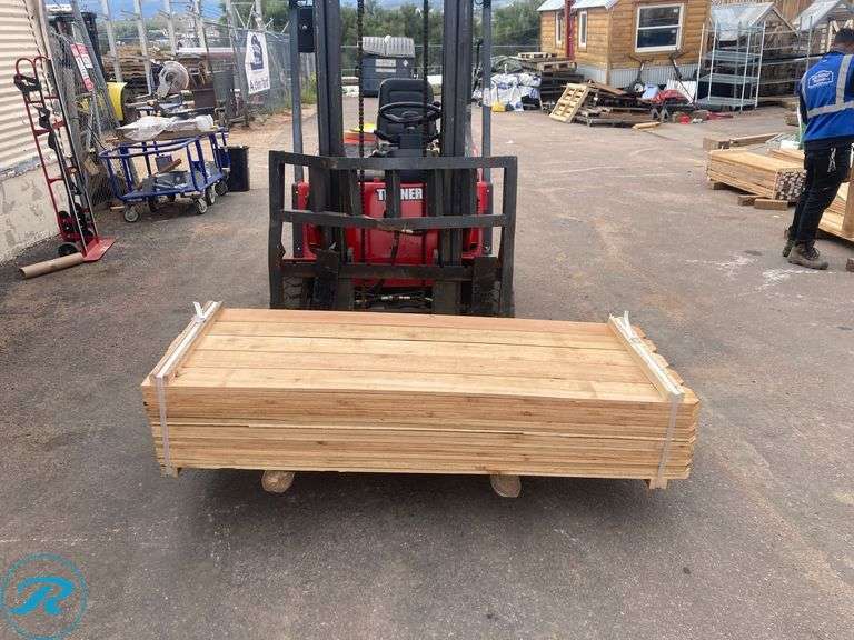 (100) Cedar Dog Ear Fence Pickets 19/32" x 5.5" x 6' - Roller Auctions