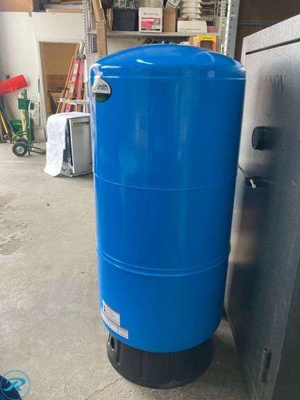 (1) New- A.O. Smith 119.5-Gallon Vertical Well Pressure Tank (some minor dents See photos) - Roller Auctions