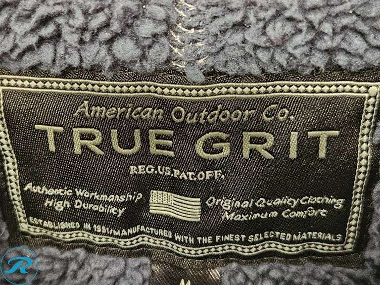 True Grit Fleece Pullover, Medium - Roller Auctions
