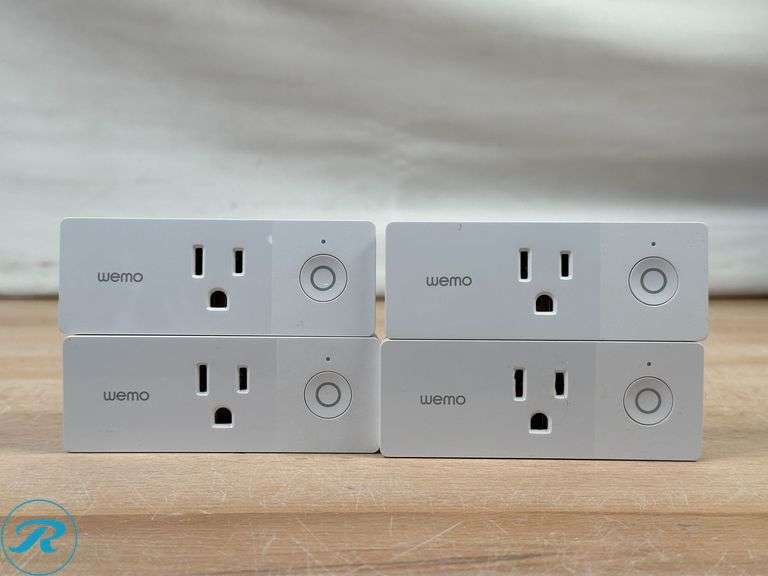 (4) Belkin: Wemo Mini Smart Plug, White- Used, (1) Has a small crack - Roller Auctions