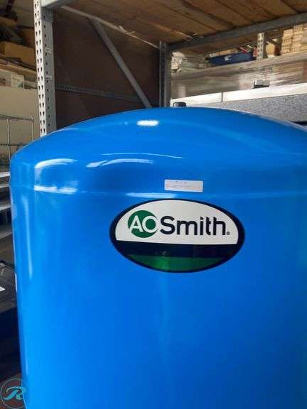 (1) New- A.O. Smith 119.5-Gallon Vertical Well Pressure Tank (some minor dents See photos) - Roller Auctions