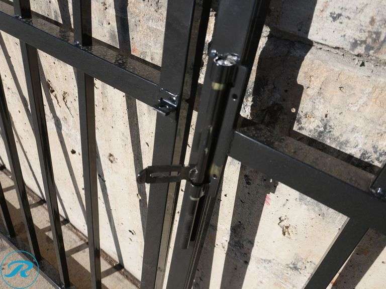 New I-Ranch IRIG 14' Bi-Parting Iron Gates, Lion Center Design - Roller Auctions