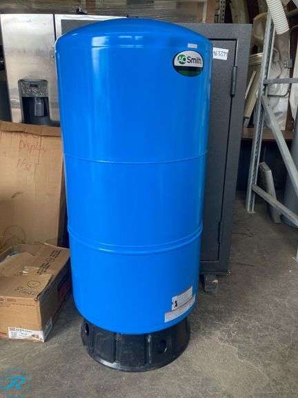 (1) New- A.O. Smith 119.5-Gallon Vertical Well Pressure Tank (some minor dents See photos) - Roller Auctions