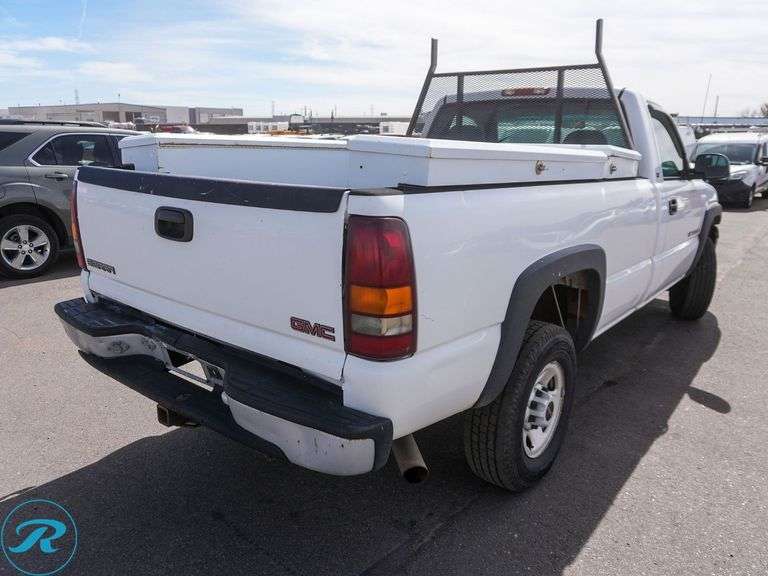 2001  GMC  Sierra  2500 HD SL  RWD  Pickup - Roller Auctions