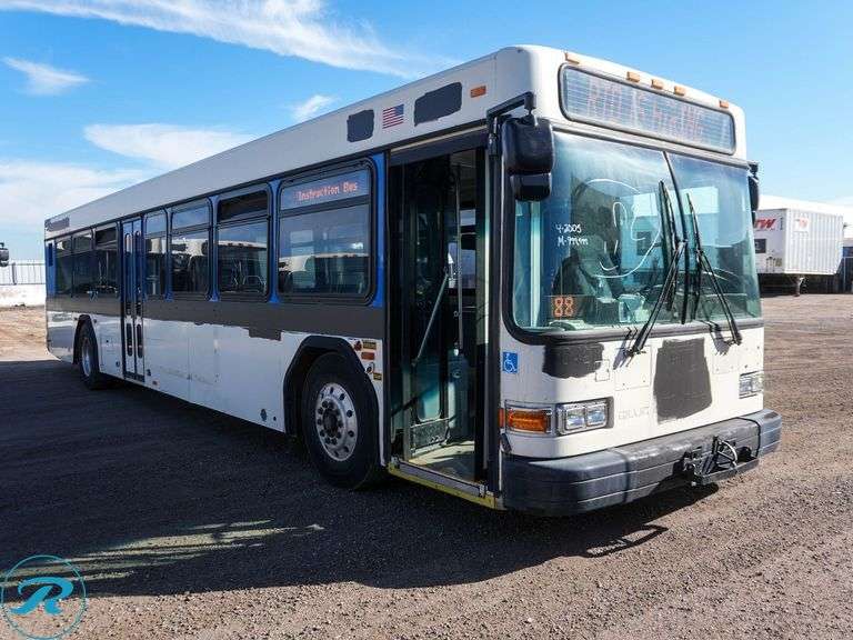 2005  Gillig  G21D102N4  RWD  75-Passenger Transit Bus - Roller Auctions