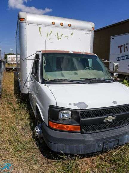 2004  Chevrolet  Express  3500  RWD  Box Truck - Roller Auctions