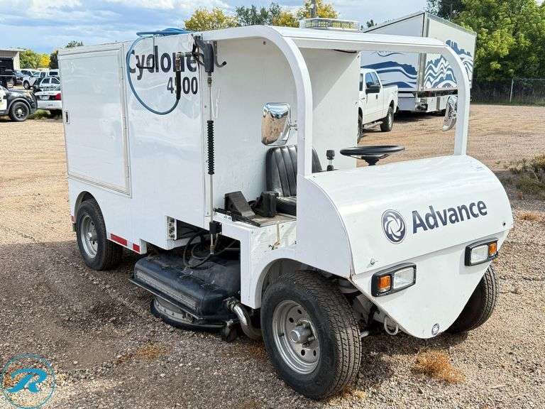 2011 Advance Cyclone 4500 4WS Ride-On Floor Scrubber/Pressure Washer - Roller Auctions