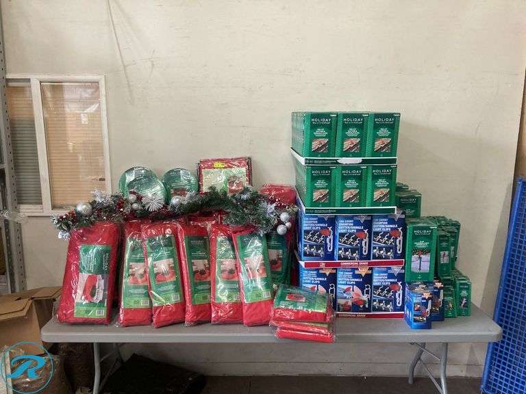 (200) New- Assorted Christmas accessories (rolling tree bag, storage bags. Light storage reels etc) - Roller Auctions
