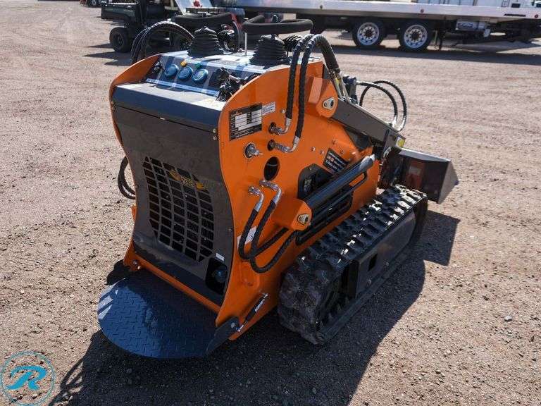 New Land Hero LDH-T460 Crawler Skid Steer Loader - Roller Auctions