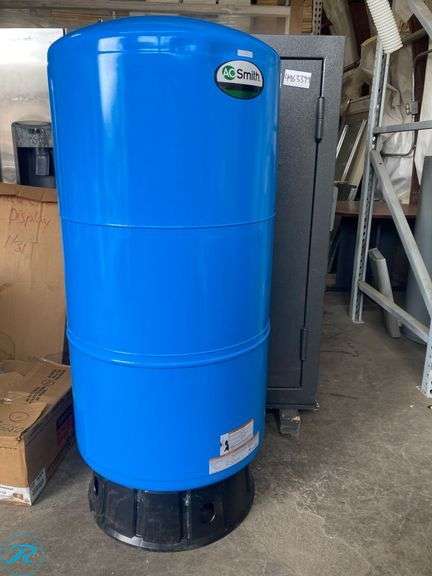 (1) New- A.O. Smith 119.5-Gallon Vertical Well Pressure Tank (some minor dents See photos) - Roller Auctions