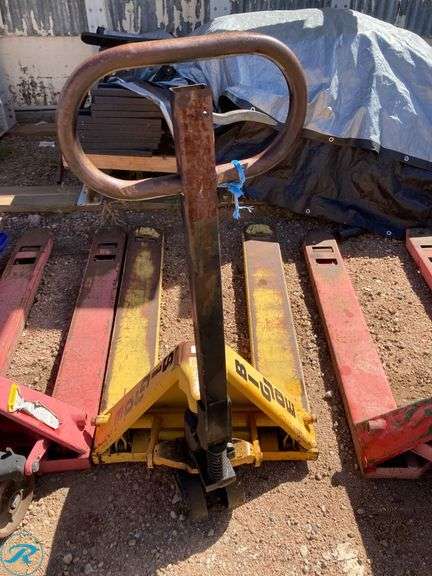 (3) Pallets Jacke & 1 Blue Rolling Cart Not operational (see photos) - Roller Auctions