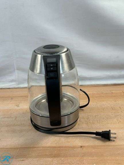 Bella: xl griddle with warming tray- Used; Chefman: Electric Kettle with Tea Infuser- Used - Roller Auctions
