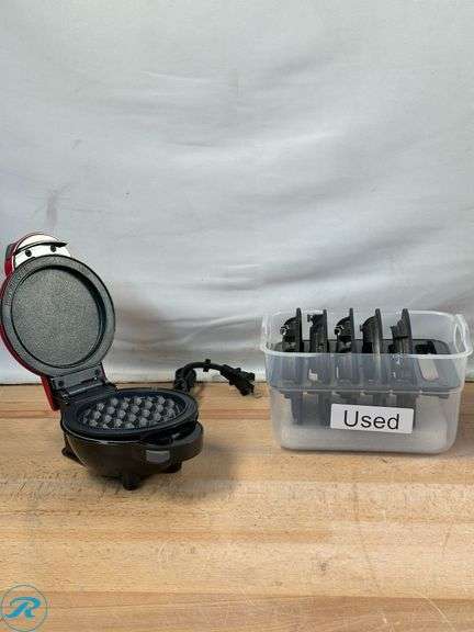 Dash: Multimaker Mini Maker system- Used; Cuisinart: Custom Select 2- Slice Toaster- Used - Roller Auctions