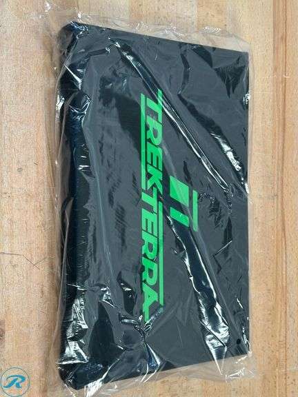 TrekTerra Rolling Garage Stool - Used - Has a large Crack - Roller Auctions