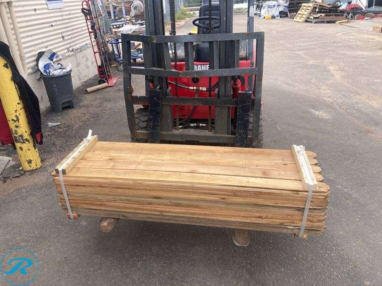(100) Western Red Cedar Dog Ear Fence Pickets 5/8" x 3.5" x 5' - Roller Auctions
