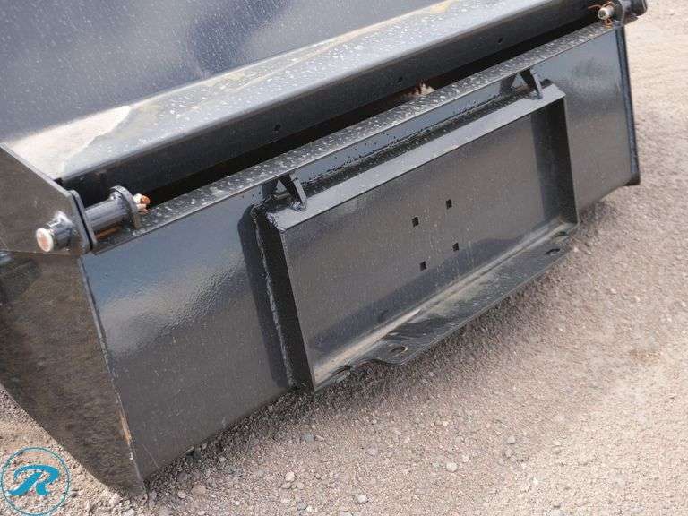 New Giyi GY-BS43 Hydraulic Box Broom Sweeper Attachment to Mini Fit Skid Steer Loader, 43" - Roller Auctions