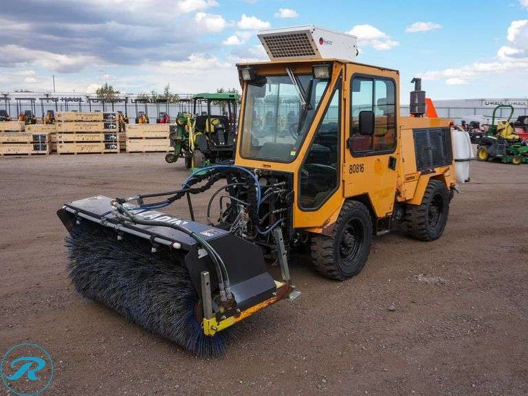 Trackless MT  Series-Y MT5T  4WD  Municipal Tractor