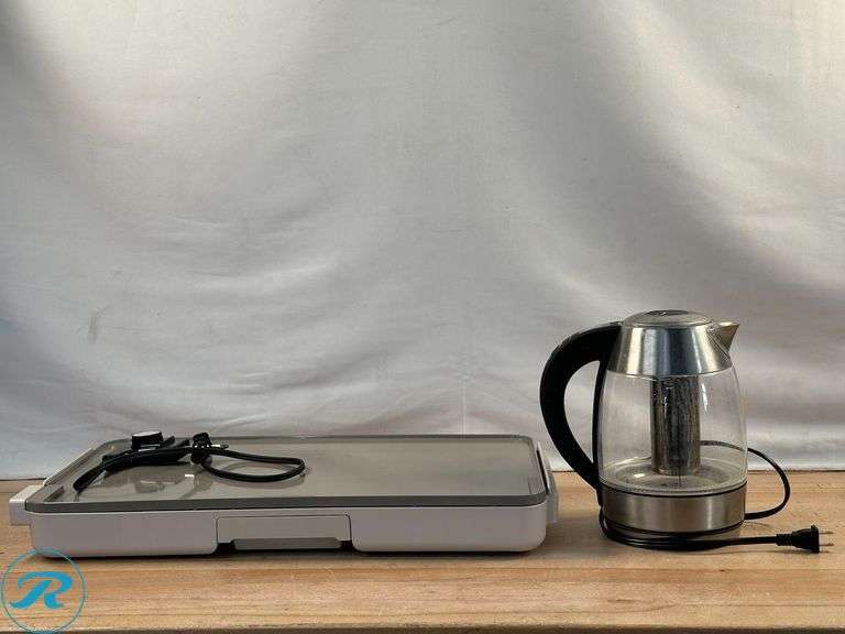 Bella: xl griddle with warming tray- Used; Chefman: Electric Kettle with Tea Infuser- Used - Roller Auctions