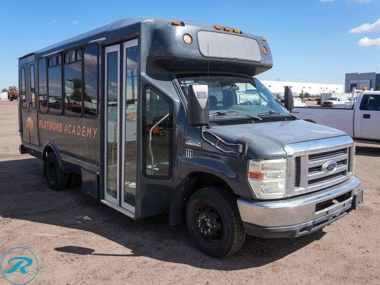 2011  Ford  E450  Super Duty Aerotech  RWD  14-Passenger Shuttle Bus - Roller Auctions