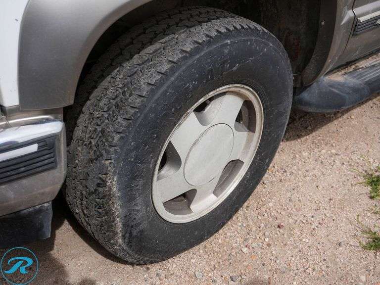 1998  Chevrolet  Suburban  1500 LS  4WD  SUV - Roller Auctions