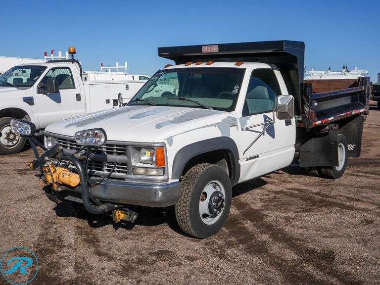 1999 Chevrolet Silverado 3500 4WD Landscape Dump Truck - Roller Auctions