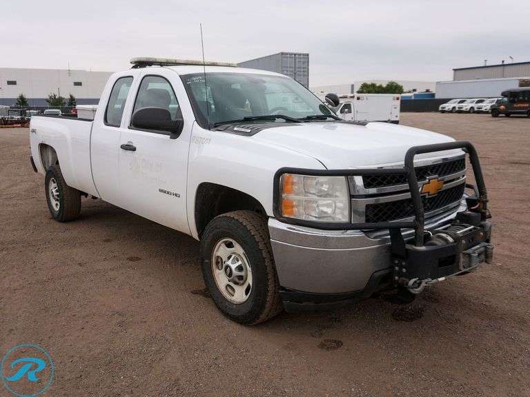 2013 Chevrolet Silverado 2500 HD 4WD Super Cab Pickup - Roller Auctions