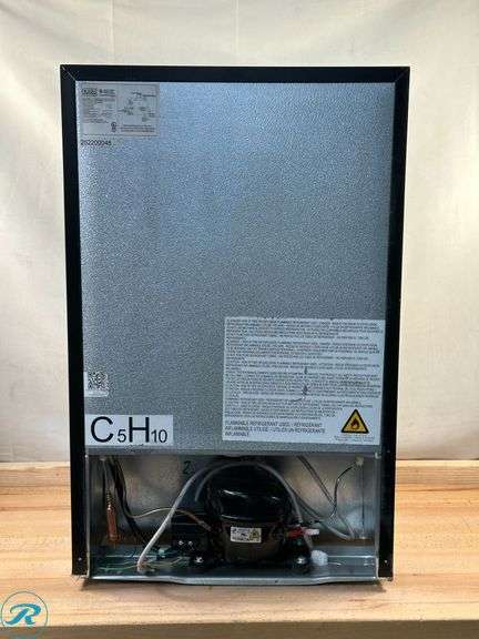 Black+Decker 4.3 Cu. Ft. Compact Refrigerator, Black- Used/ Salvaged/ Won't Cool Down - Roller Auctions