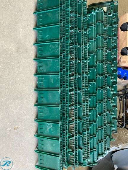(150) New Assorted Garden Accessories See photos) - Roller Auctions