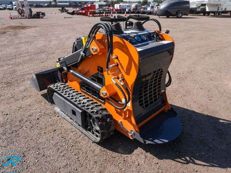 New Land Hero LDH-T460 Crawler Skid Steer Loader - Roller Auctions