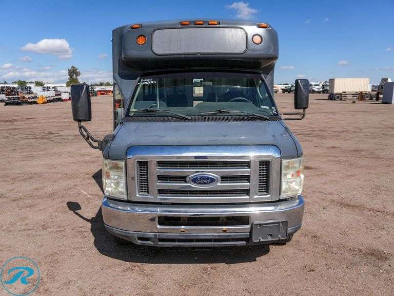 2011  Ford  E450  Super Duty Aerotech  RWD  14-Passenger Shuttle Bus - Roller Auctions
