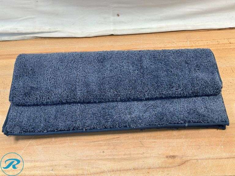 (4) Bathroom Mat- Like New - Roller Auctions