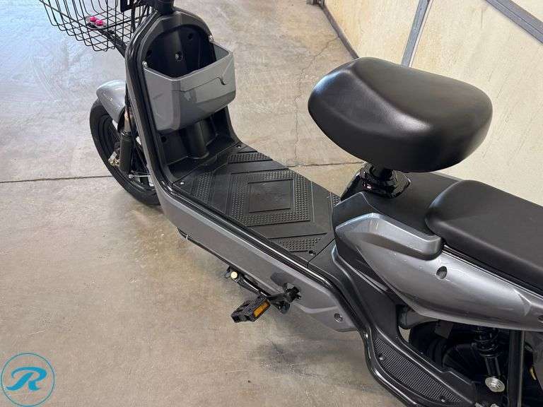 New I-Ranch IREV 2-Wheel Electric Bicycle - Roller Auctions