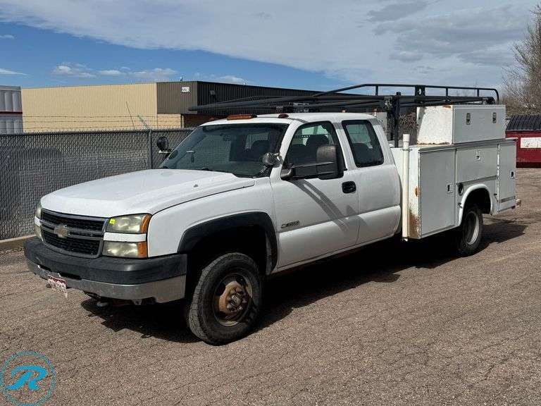 2006 Chevrolet Silverado 3500 4WD Utility Truck