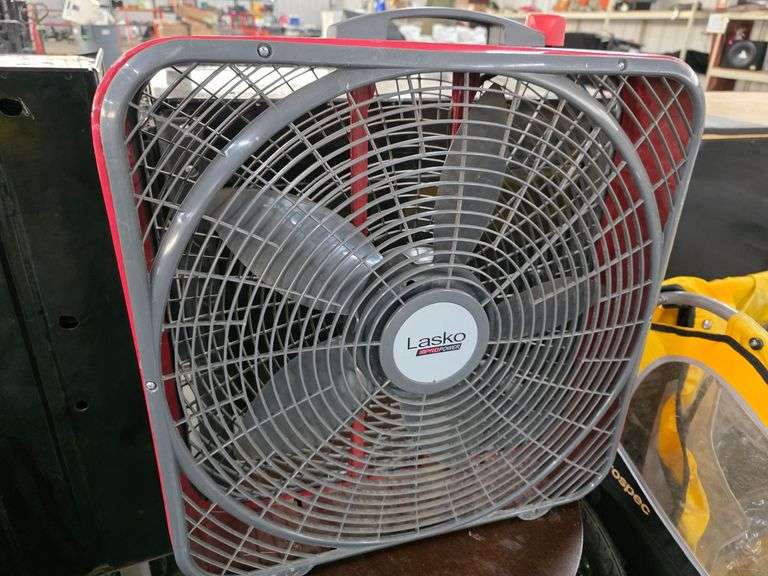 lasko-b20401-box-fan-and-two-round-wood-side-tables-roller-auctions