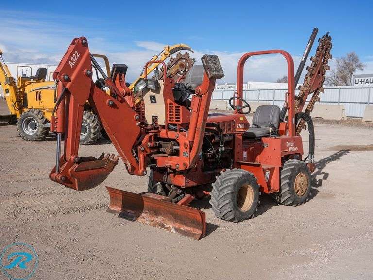 2000  Ditch Witch  3700  Ride-On Trencher
