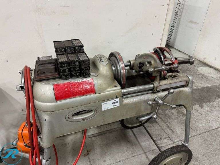 535 Thread Machine Ridgid 535 Threading Machine With NC and NF Dies, 120V - Roller Auctions