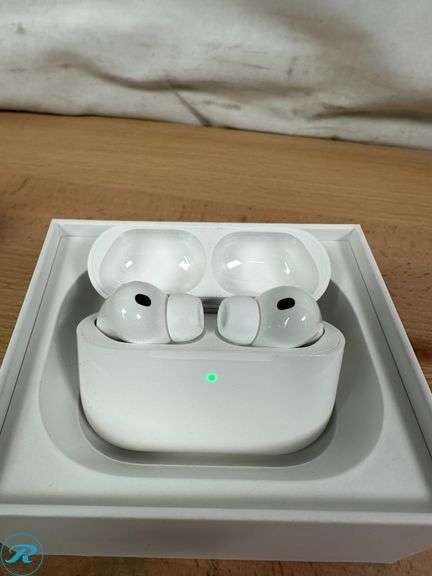 Apple AirPods Pro 3 Wireless Earbuds with Active Noise Cancellation - Like New/Scratches /Missing Silicone Ear Tips - Roller Auctions