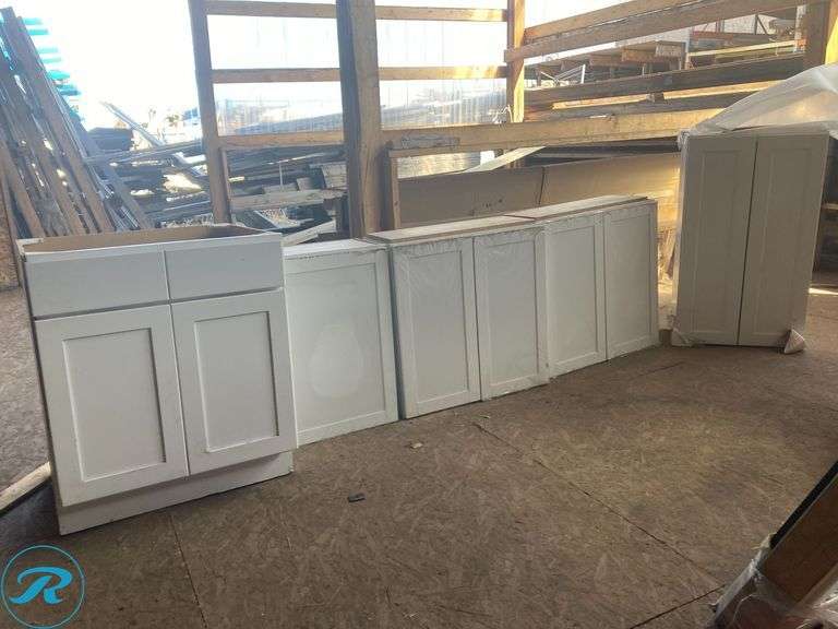 (5-Items Total) Assorted Project Source Garage And Kitchen Cabinets , Includes Sizes:(1) 30-in x 25-in , (1) 21-In x 13-in , (2) 30-in x 13-in , (1) 24-in x 13-in (Some Have Minor Damage And Storage Stains , One Its Missing The Doors Please See Pictures)