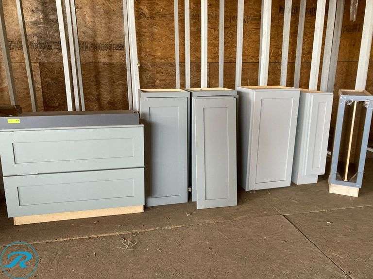 (8-Items Total) (6) Assorted Project Source Garage And Kitchen Cabinets (2) Cabinet Door , Includes Sizes:(1) 36-in x 25-in , (2) 15-In x 13-in , (1) 18-in x 13-in , (2) 9-in x 25-in (Some Have Minor Damage And Storage Stains , One Its Missing The Doors Please See Pictures)