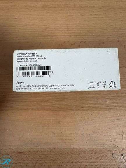 Apple AirPods 4 White - Used/Marks/light Scratches - Roller Auctions