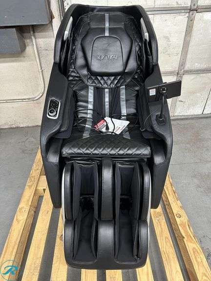 Kyota Kiyomi M698 Zero Gravity 4D Massage Chair with Tablet $3000 Retail - Like New - Roller Auctions